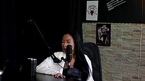 Tem Vontade de Fazer com Transsexual? Sentando no Pau Fantasizing