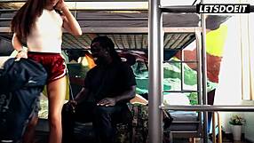 哇，幸运小年轻在宿舍度假时干了黑人大屌室友！