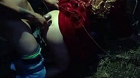 Chica perdida en el campo conoce a un desconocido en una aventura inesperada.