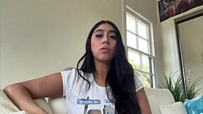 أنا مهووس بفيوليت مايرز في مشهد خلف الكواليس