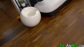 Follé a una Teen en su Primer Porno con Mi Polla Grande