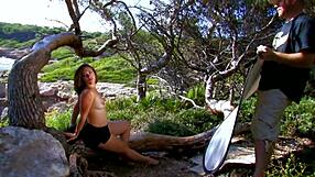 Belladonna穿黑丝被狠狠干屁眼