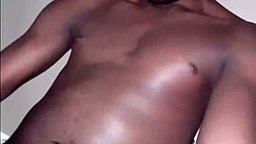 ソロで肉棒シコシコ、もっと見たい？