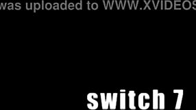 Milf indefensa eyacula con un dildo en su coño apretado y mojado