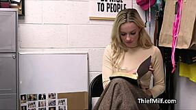 涂油熟女在办公桌上被假阳具猛插隐藏摄像头