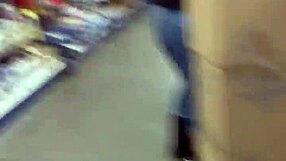 milf phat ass with hidden candid shots