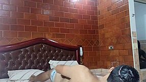 Atletik sarışın Britadeira Fernanda Chocolattes büyük kıçıyla ırklararası sikmede eziliyor