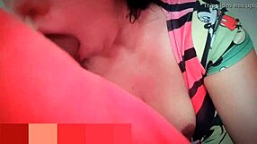 Πονηρή γκόμενα δελεάζει τύπο για πίπα σε ερειπωμένο κτίριο