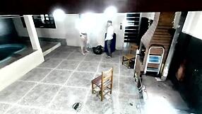 男人求助却最终吸吮并操弄不忠妻子