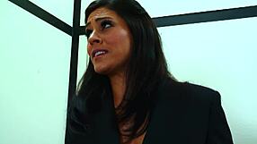 Belladonna穿黑丝被狠狠干屁眼