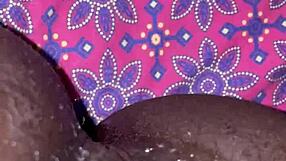 Ebenová kurva dostává creampie od velkého černého koka