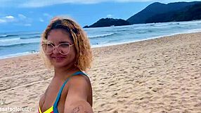 Fudendo Bem Gostoso a Loira na Prainha Branca com Paixão Latina Intensa