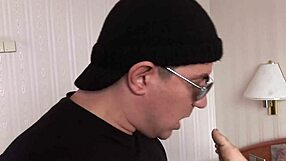 酒店大堂直奔卧室口爆吞精