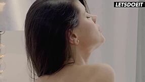 เฮ้ย อยากดูเลสเบี้ยนสุดเท่ห์กับสองโมเดลสวย?