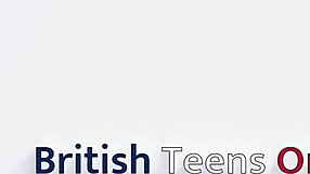 Loira britânica se tocando em sessão privada