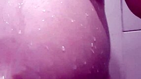 Pregnant girlfriend enjoys golden shower