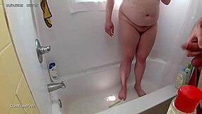 Liza pisses in tub before huge facial cumshot in slow motion