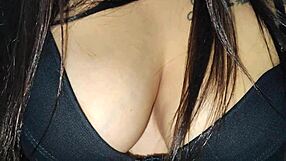 hermosa latina morena de medellin colombiana tatuadora de grandes tetas y hermoso culo en escena