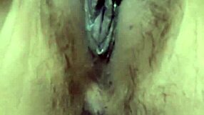 Gadis Indonesia Menggoda Dengan Main Jari Dalam Rakaman POV Ketat