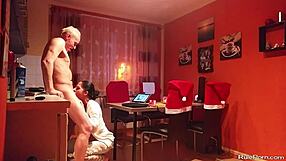 Divja oralna akcija se danes odvija v kuhinji