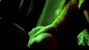 Hermana de padrastro monta polla en escena tabú casera