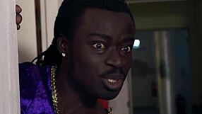 Hej, pozri, ako Zuzu Sweet jazdí na tom obrovskom BBC v hostelovej izbe! 😍