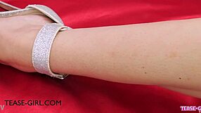 i'm the stunning brunette model showing my sexy body in this photoshoot