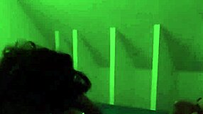 Пухлая мачеха кончает струей