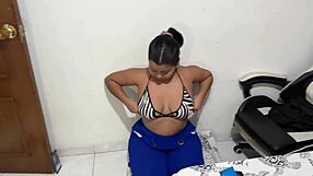 Sem tako živčen, upam da ta video z mojim pastorkom ostane zaseben...