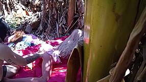 Comi a Inteada Ruivinha as My Naughty Sex Toy in Public