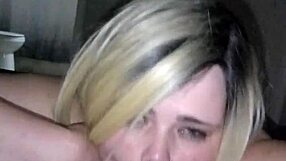 Snowbunnyqueen27 deepthroats cage fighter's big black cock