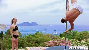 Cholera, Giętka Mia Split Dostaje Wyruchana Przez Trenera Gimnastyki!