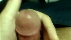 tentando n�o gozar enquanto me masturbo at� o limite da loucura