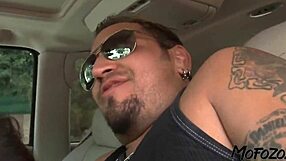 Amatoare busty ia deepthroat de la pulă mare