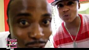 Melhores Amigos Mergulham na Primeira Orgia numa Festa Louca