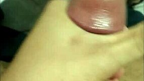 tentando n�o gozar enquanto me masturbo at� o limite da loucura