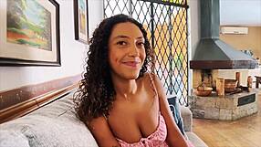 mamei o gringo ate as bolas depois me comeu gostoso no sofa