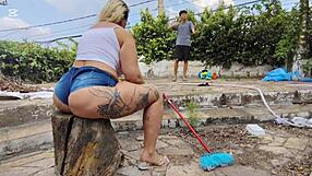 Novinho innocent et vierge met la main dans mon cul pour un échange de lance-pierre