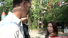 Йо, подобрал эту волосатую азиатскую девчонку 18+ на улице для горячего анала!