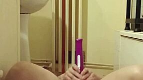 2024 08 27 esclave f mange a la gamelle