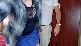 Dildóval dugom a ribanc exemet, miután belé élveztem a szűk puncijába