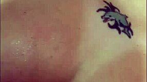 fui fodida do chão do banheiro de 4 empinada e ele me fez abrir tudo pra meter completo no red