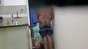 Ho Mostrato il Cazzo alla Cameriera Rasiya