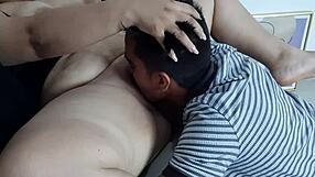 Почему моя красивая экс мастурбирует в гостиной?