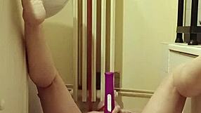 2024 08 27 esclave f mange a la gamelle