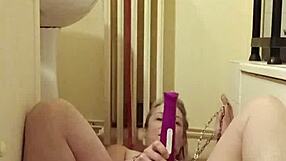 2024 08 27 esclave f mange a la gamelle