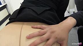 जापानी सेक्रेटरी बड़ी सगी टिट्स से ऑफिस क्विकी के लिए लुभाती है