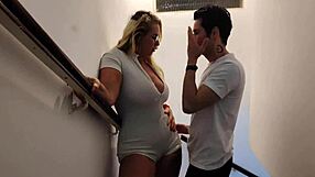 خليت صديقتي خاينة وأنا بنيك زوجها جنبها وهي نايمة