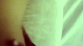 Vecina viene por su dosis de leche!