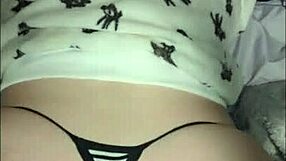 Resaboo, пухлая шлюшка, растягивает киску в POV